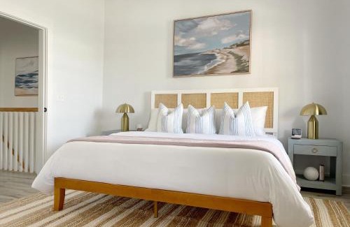 Historic Downtown Savannah Apartment | New! Stylish 1900s Renovated Duplex Apartment Building Near Forsyth & River St
