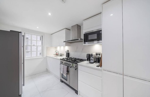 Tachbrook House | New stylish 3-Bed Pimlico House near Big Ben