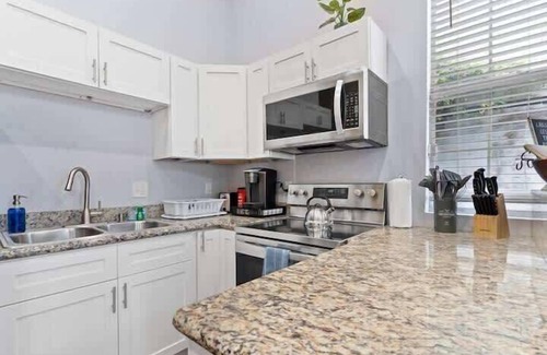 South 7th Ward Apartment | New! Stylish 3 Bedroom, walk to FQ!