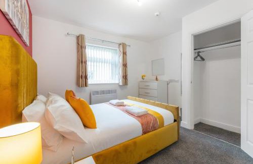 Stockton-on-Tees Apartment | NEW! Stylish 5-Bed Apartment in Stockton-on-tees by Stay With Us, Perfect for Contractors & Large Groups, FREE Parking!