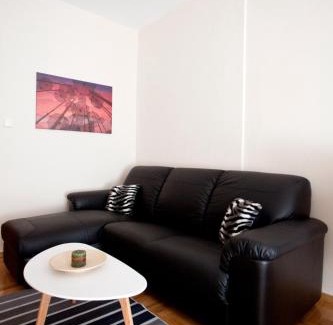 Thessaloniki Apartment | New Stylish and Cozy House near Metro Station