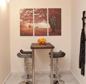 Thessaloniki Apartment | New Stylish and Cozy House near Metro Station