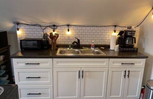 St. Albans Apartment | New Stylish, Cozy 2nd Story Studio. PVT Deck & Entrance Close To Downtown & Lake