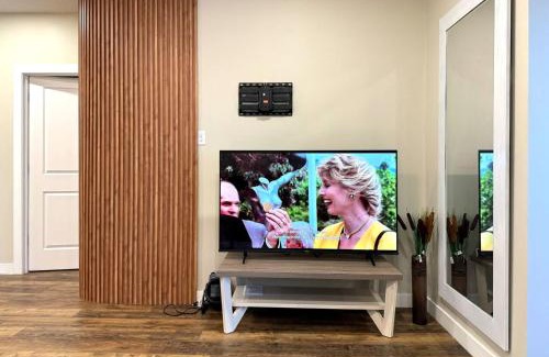 Silverado Apartment | New&Stylish&Cozy Suit near Spruce Meadows Sleeps 6- Backyard-EV