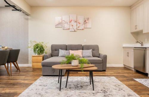Silverado Apartment | New&Stylish&Cozy Suit near Spruce Meadows Sleeps 6- Backyard-EV