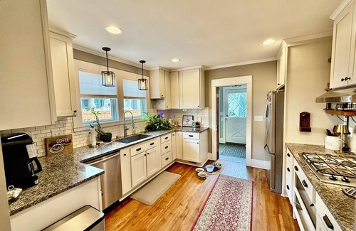 Wilmore House | NEW Stylish Retreat in the Heart of the Action!