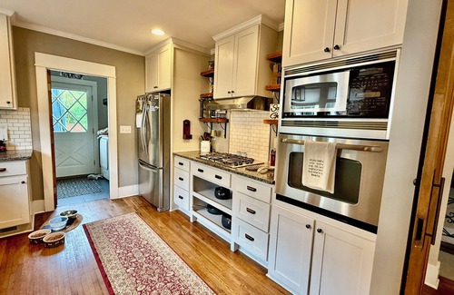 Wilmore House | NEW Stylish Retreat in the Heart of the Action!
