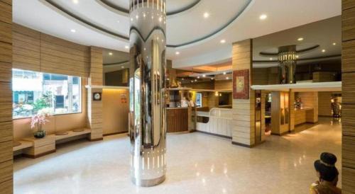 Pom Prap Sattru Phai Resort | New Suanmali Hotel
