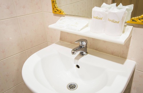 Pom Prap Sattru Phai Hotel | New Suanmali Hotel