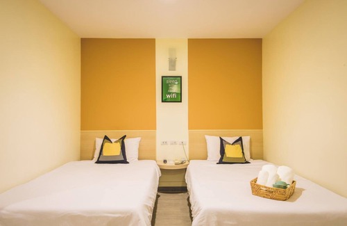 Pom Prap Sattru Phai Hotel | New Suanmali Hotel