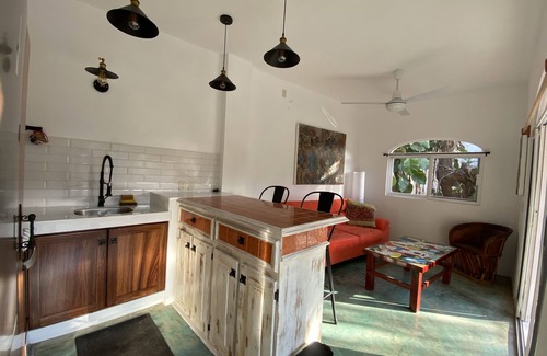 San Patricio Melaque Cottage | “NEW” ! Surround yourself with Modern Art. Walking 2 minutes from the beach.