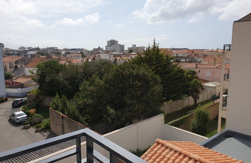 Les Sables d'Olonne Apartment | New T3 apartment, 2 terraces, 200m from train station 500m from beach, beach shuttle nearby