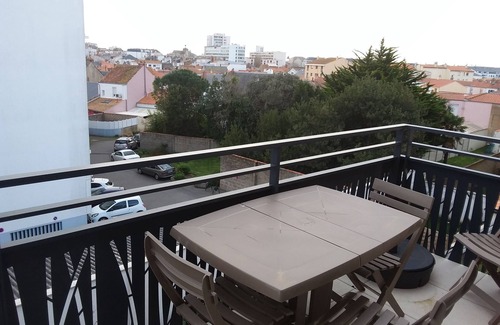 Les Sables d'Olonne Apartment | New T3 apartment, 2 terraces, 200m from train station 500m from beach, beach shuttle nearby