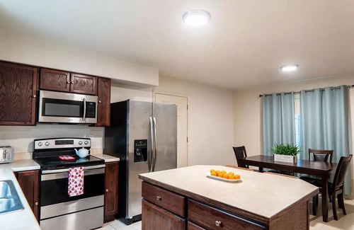 Hilltop House | New Tacoma Home Near Hospitals and Downtown