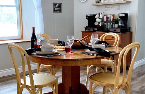 Morris-Turnberry House | *NEW* The 1868 Stone House Retreat