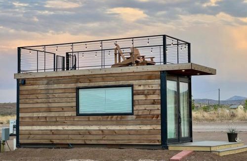 Alpine House | New The Buffalo-Shipping Container in Alpine