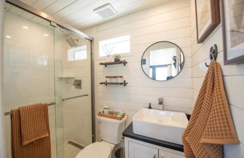Alpine House | New The Buffalo-Shipping Container in Alpine