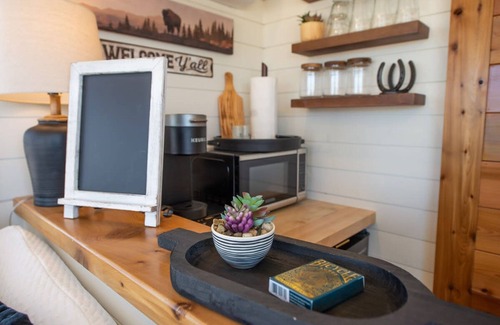 Alpine House | New The Buffalo -shipping Container in Alpine