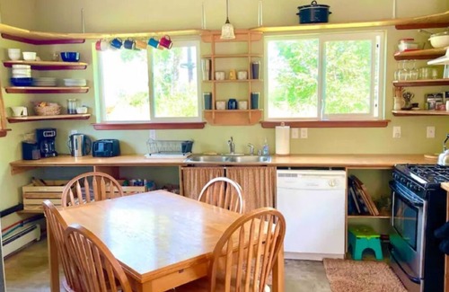 Lazy Mountain Cabin | New-The Lazy Husky Cabin with Mountain View's