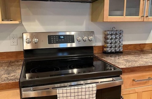 Gold Bar Cabin | *NEW* The M house. Hot tub/Firepit/Patio dining