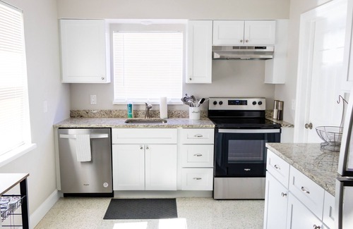Anona House | NEW! The Seafoam Bungalow - close to beaches!