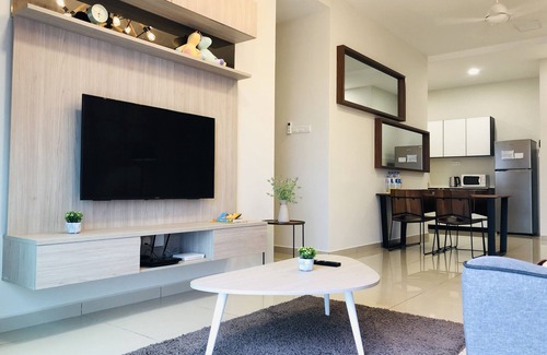 Malacca City Apartment | NEW! The ZestHouse at Parkland Residence/8 mins drive to Jonker/10 Pax