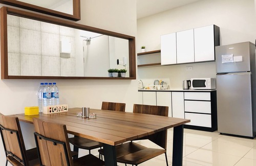 Malacca City Apartment | NEW! The ZestHouse at Parkland Residence/8 mins drive to Jonker/10 Pax