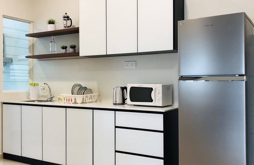 Malacca City Apartment | NEW! The ZestHouse at Parkland Residence/8 mins drive to Jonker/10 Pax