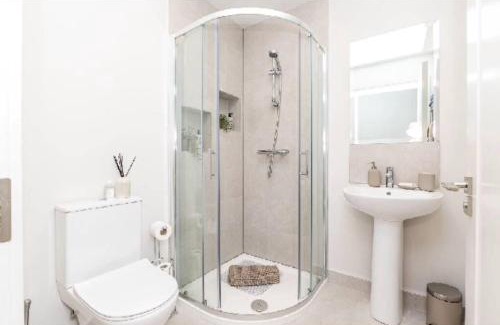 Ashbourne Apartment | New Three Bedroom Apt Ashbourne
