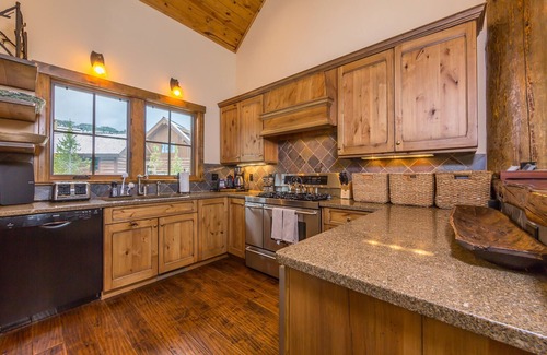 Spanish Peaks Ski Chalet | New to Market! Vast Ski In/Ski Out Big Sky Chalet