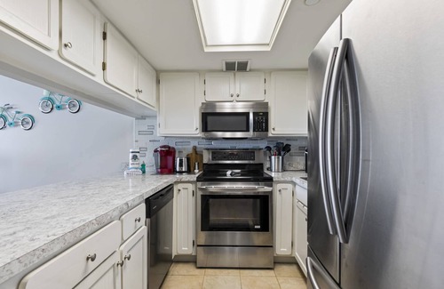 Garden City Condo | New to Rental Market! Perfect 1 Bedroom Oceanfront!