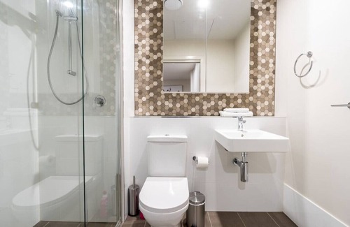 Greenway Apartment | New to VRBO: 2BR/2BA Greenway Apt with Views