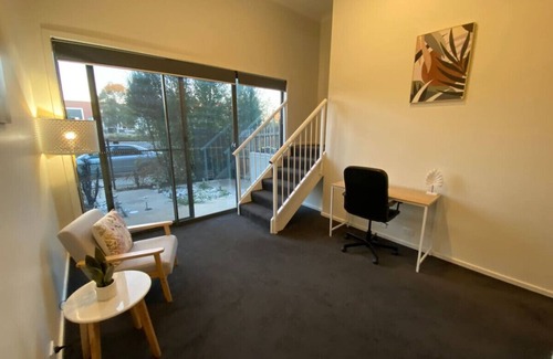 Franklin House | New to VRBO: 4BR/3BA Modern Townhouse at the Heart of Franklin