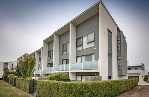 Franklin House | New to VRBO: 4BR/3BA Modern Townhouse at the Heart of Franklin