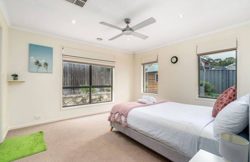 Lyons House | New to VRBO: Cheerful 4BR Home w/parking|5 mins from hospital