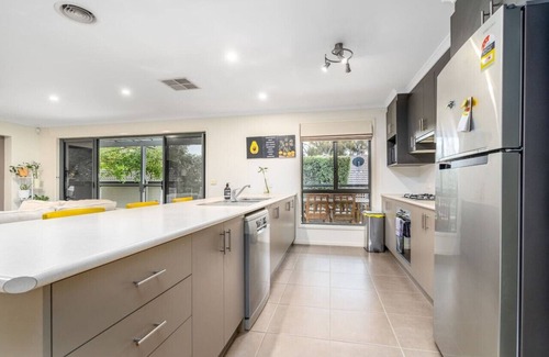 Lyons House | New to VRBO: Cheerful 4BR Home w/parking|5 mins from hospital