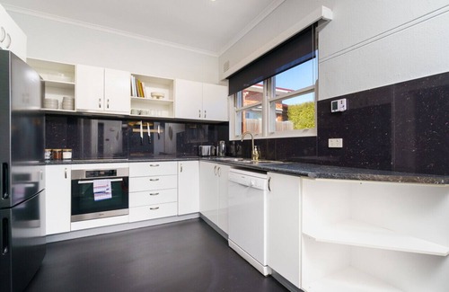 Ainslie House | New to VRBO: Classic 2BR with Modern Touch and Garden