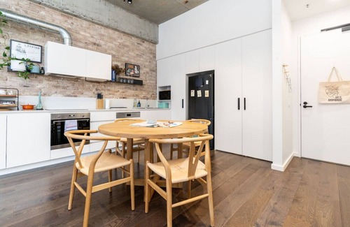 Phillip Apartment | New to VRBO: Cosy Apt 7 Min Drive Away from Canberra Hospital