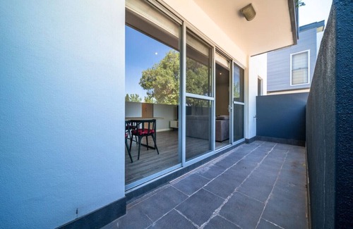 O'Connor Apartment | New to VRBO: Cosy contemporary Unit plus sofa bed