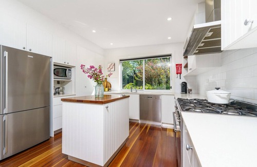 Pialligo House | New to VRBO: Delightful 3BR Escape | 9 mins to War Memorial