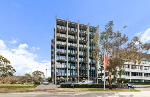 Lyneham Apartment | New to VRBO: Designer Series Apartment on Northbourne