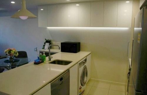 Reid Apartment | New to VRBO: Homely Modern Apt by Lake between City & Russell