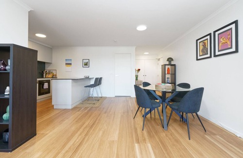 Braddon Apartment | NEW TO VRBO: Modern 2BR, Balcony with Views and Close to City