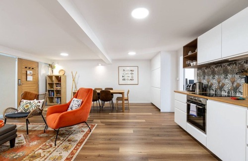 Deakin House | New to VRBO: Modern Home: Conveniently Close to Hospitals