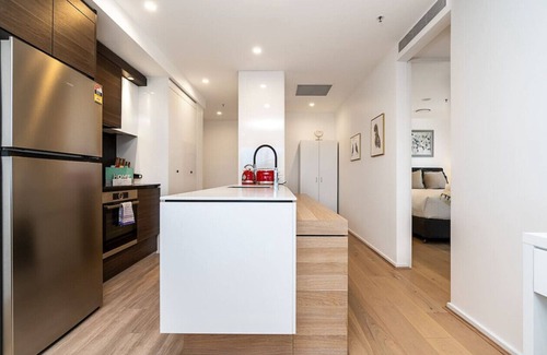 City East Apartment | New to VRBO: North-Facing APT 3 min to Canberra Times Fountain