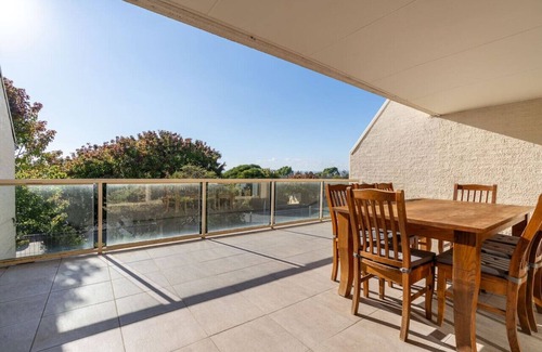 Narrabundah Apartment | New to VRBO: Spacious 2BR APT Panoramic Views, Central Location