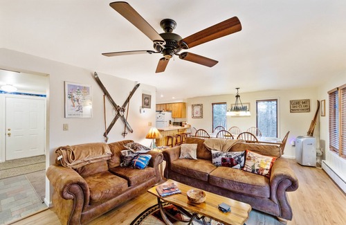 North Creek House | NEW! Top Ridge 49P - Family-Friendly End Unit