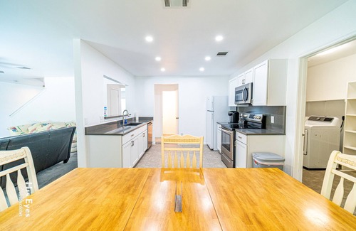 Round Rock House | NEW: Total Remodel- New Everything Close to HEB & Restaurants 5 Queens+ Sleeper