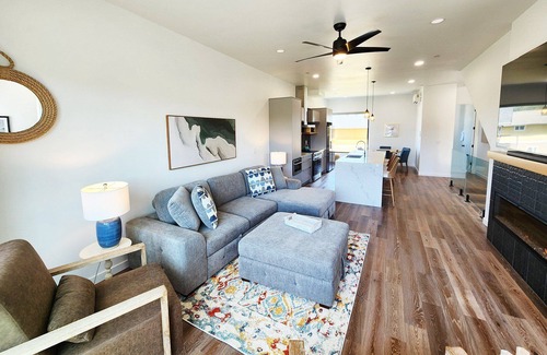 Waldport House | New Townhouse! Hot Tub! Dog Friendly! Short Walk to the Beach!