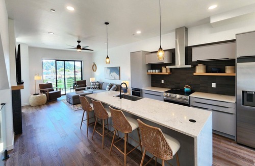Waldport House | New Townhouse! Hot Tub! Dog Friendly! Short Walk to the Beach!